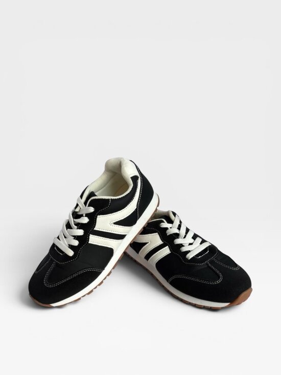 Shoes - Black White Retro Sneakers Lace Up Athletic Casual Shoes Gum Sole Size 7.5